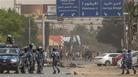 الشرطة السودانية تفرق مئات المتظاهرين بالخرطوم