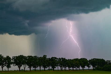 Hitze In Berlin Und Brandenburg Gipfelt In Unwetter Mit Starkregen