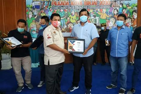 Wartawan Sumut Pos Juara 3 Lomba Karya Tulis KPU Binjai Sumut Pos