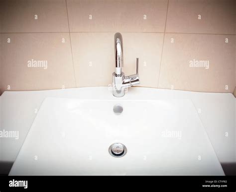 Ceramic Sink Hi Res Stock Photography And Images Alamy