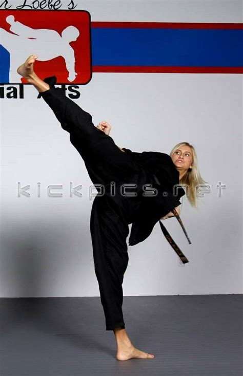 Pin By August Duwi On The Pose Of Beauty👌👍 Female Martial Artists Taekwondo Girl Martial