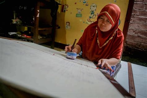 Tenun Ikat Kediri Produk Unggulan Kerajinan Tangan Warga Kediri Sejak