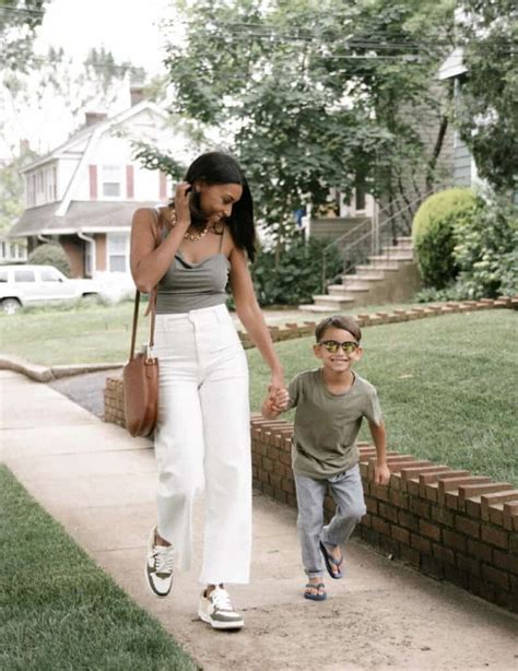 27 Effortless Mom Outfits Youll Want To Copy Cute Chic Minimal