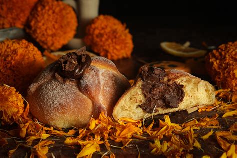 Pan De Muerto Relleno De Chocolate Y M S Pasteler A Lecaroz