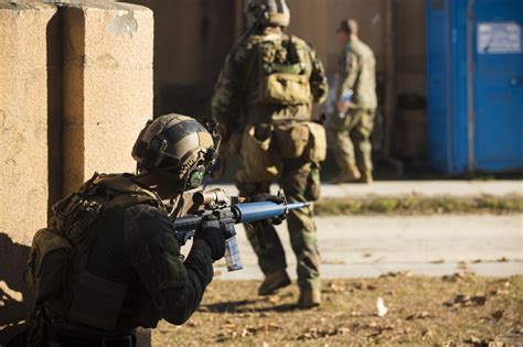 Military Armament | Marines with 3rd Marine Raider Battalion, Marine...