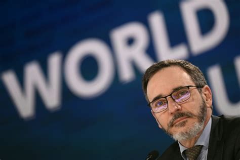 FMI prevê crescimento da economia global de 3 3 este ano 2 5 na América Latina ISTOÉ DINHEIRO