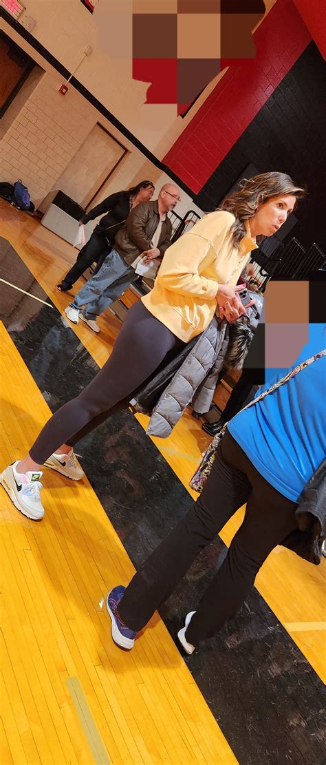 Milf In Grey Leggings Spandex Leggings Yoga Pants Forum