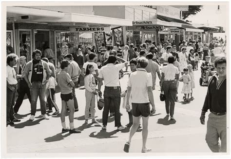 Shoppers On Brighton Mall New Brighton Discoverywall Nz