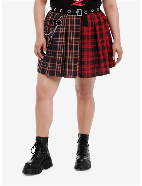 Social Collision Split Plaid Pleated Skirt With Grommet Belt And Chain