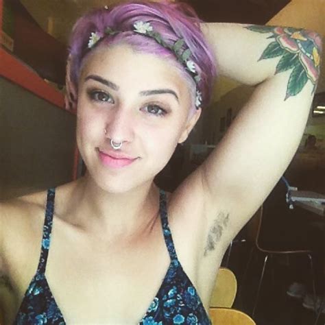 Woman Showing Her Armpit Hair Mode Instagram Latest Instagram