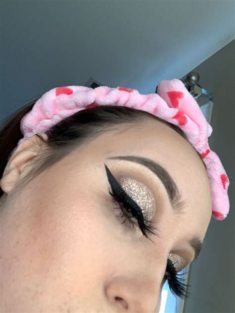 Soft Nude Gold Glitter Cut Crease Nyx Cosmetics Makeup Looks Liquid Liner