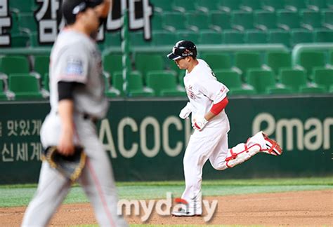 Md포토 한동민 김민우 상대로 연타석 홈런