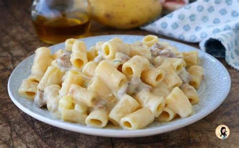 PASTA CON CREMA DI PATATE E SALSICCIA Primo Piatto Veloce