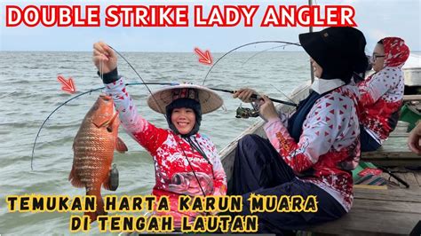 Lady Angler Strike Ikan Mangrove Jack Dan Kakap Merah Besar Di Laut