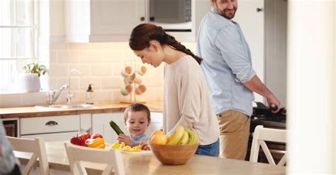 Abusar del refuerzo positivo daña la autoestima de los niños según los