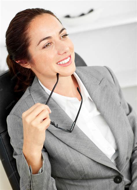 Premium Photo Assertive Businesswoman Holding Her Glasses Sitting In