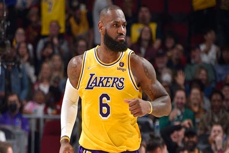 Lebron James Agrees To Two Year Contract Extension With Lakers Reports