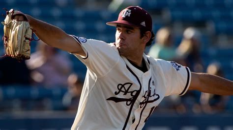 Texas Aandm Aggies Baseball Claims No 1 Ranking After Sweeping Vanderbilt