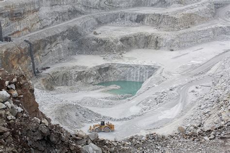 File:Limestone quarry.jpg - Wikipedia