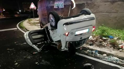 Incidente A Casavatore L Auto Si Ribalta Alessandro E Riccardo Morti