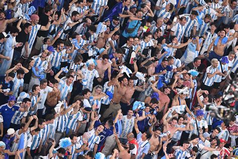 El Carpe Diem de la afición argentina Necesitamos el fútbol para que