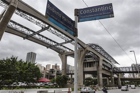 Obras Da Linha Ouro Cotidiano Fotografia Folha De