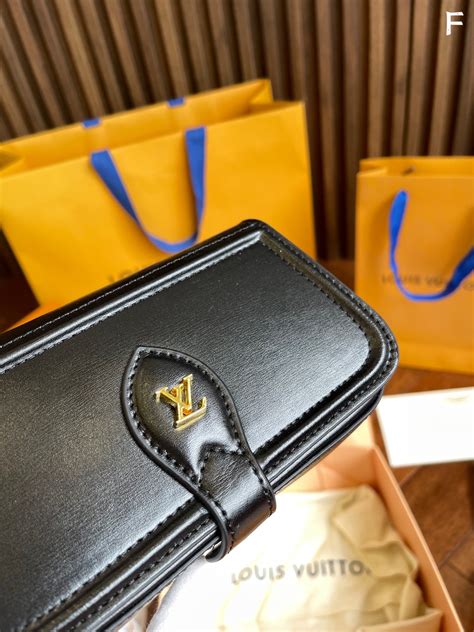 Lv Louis Vuitton Black Shoulder Bags