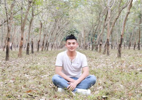 Hot boy quân đội lại một lần nữa khiến hội chị em đổ đứ đừ xuất hiện lấp ló trong khung hình