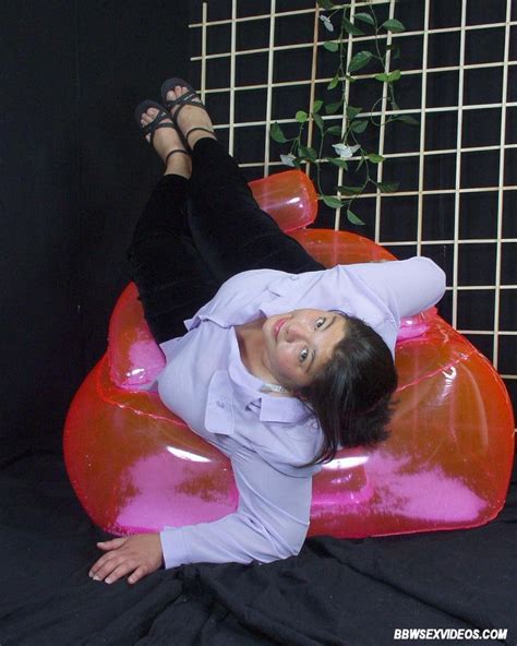 Cute BBW Babe Strips Naked And Tease On Her Bed 12 Photos