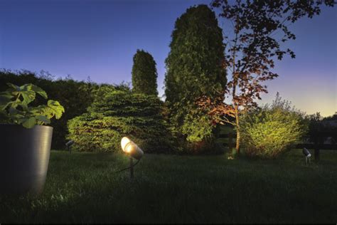 How to create beautiful outdoor courtyard garden lighting?