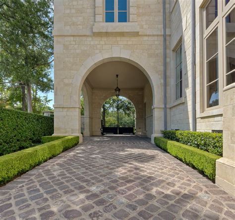 Tumbled Cobble Driveway Harold Leidner Landscape Architects Front