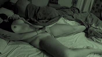 Se Masturba Y Se Corre Mientras El Novio Hace Siesta XVIDEOS