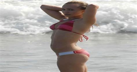 Hayden Panettiere In String Bikini Is Simply Delicious