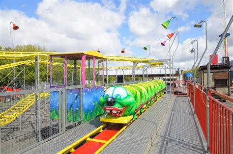 14 Pictures Of Fairground Rides Arriving At Hulls New Theme Park