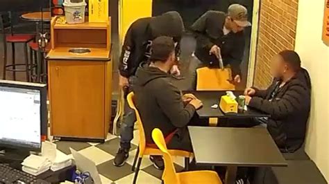 Otro atraco en un restaurante de Bogotá quedó registrado en video