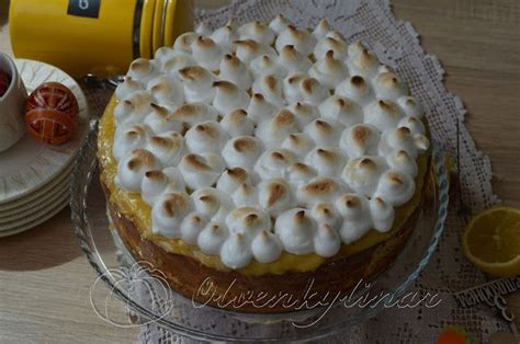 Delicious Poppy Seed Cheesecake with Lemon Cream