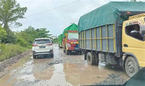 Saat Melintas Di Jalan Kurun Palangka Raya Waga Gunung Mas Diminta