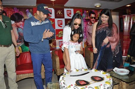 Salman Khan Sonakshi Sinha At Dabangg Ccd Flavours Launch In Khar