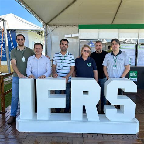 Servidores E Estudante Participaram No Estande Do IFRS Na Expodireto