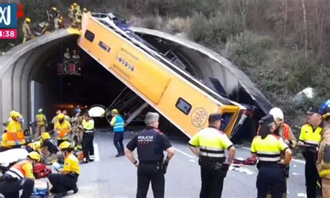 España Bus se volcó en entrada de túnel y dejó al menos 45 heridos