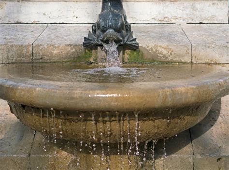 Best Overflow Fountain Stock Photos Pictures And Royalty Free Images