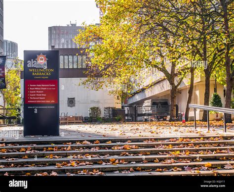 Wellington barracks london hi-res stock photography and images - Alamy