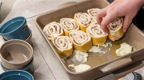 Rolinhos de lasanha presunto e queijo a receita é bem simples mas