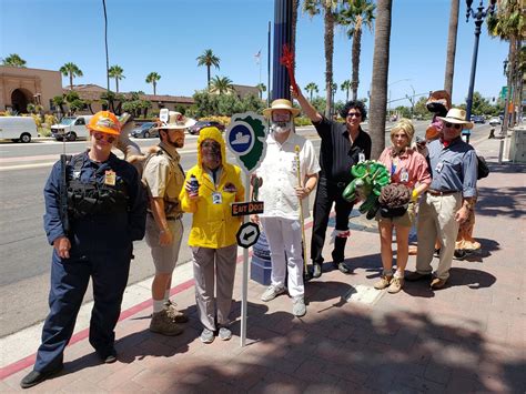 Saw This Great Jurassic Park Group Cosplay On Twitter From San Diego