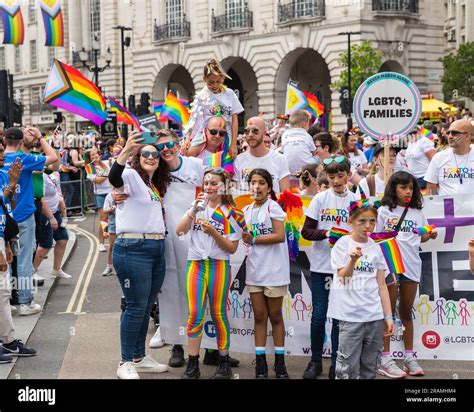 Familles Lgbt Banque De Photographies Et Dimages Haute R Solution