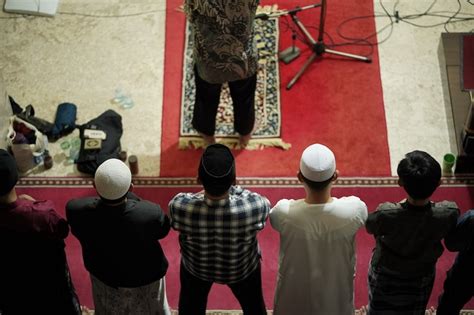 Mengulang Bacaan Surah Yang Sama Di Dalam Satu Rakaat