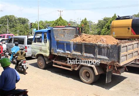 Dishub Diminta Tegas Tertibkan Truk Pengakut Tanah Batampos Co Id