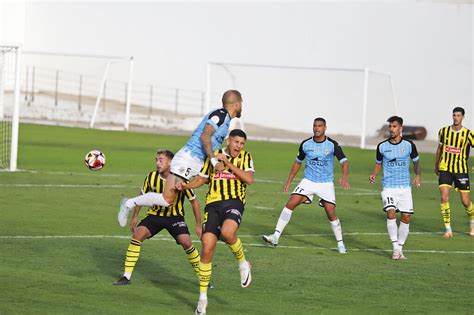 Imágenes del encuentro entre el San Roque de Lepe y la Balompédica Linense