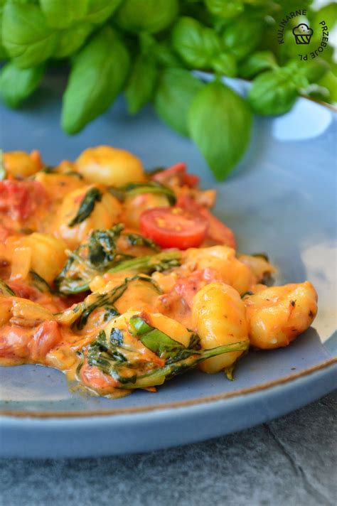 Gnocchi W Kremowym Sosie Z Suszonymi Pomidorami I Szpinakiem