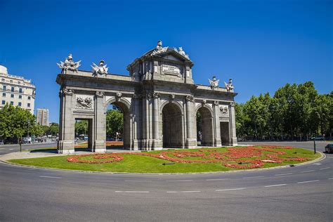 Conoce Madrid Y Su Gente Con Paraninfo La Puerta De Alcal Sitios De